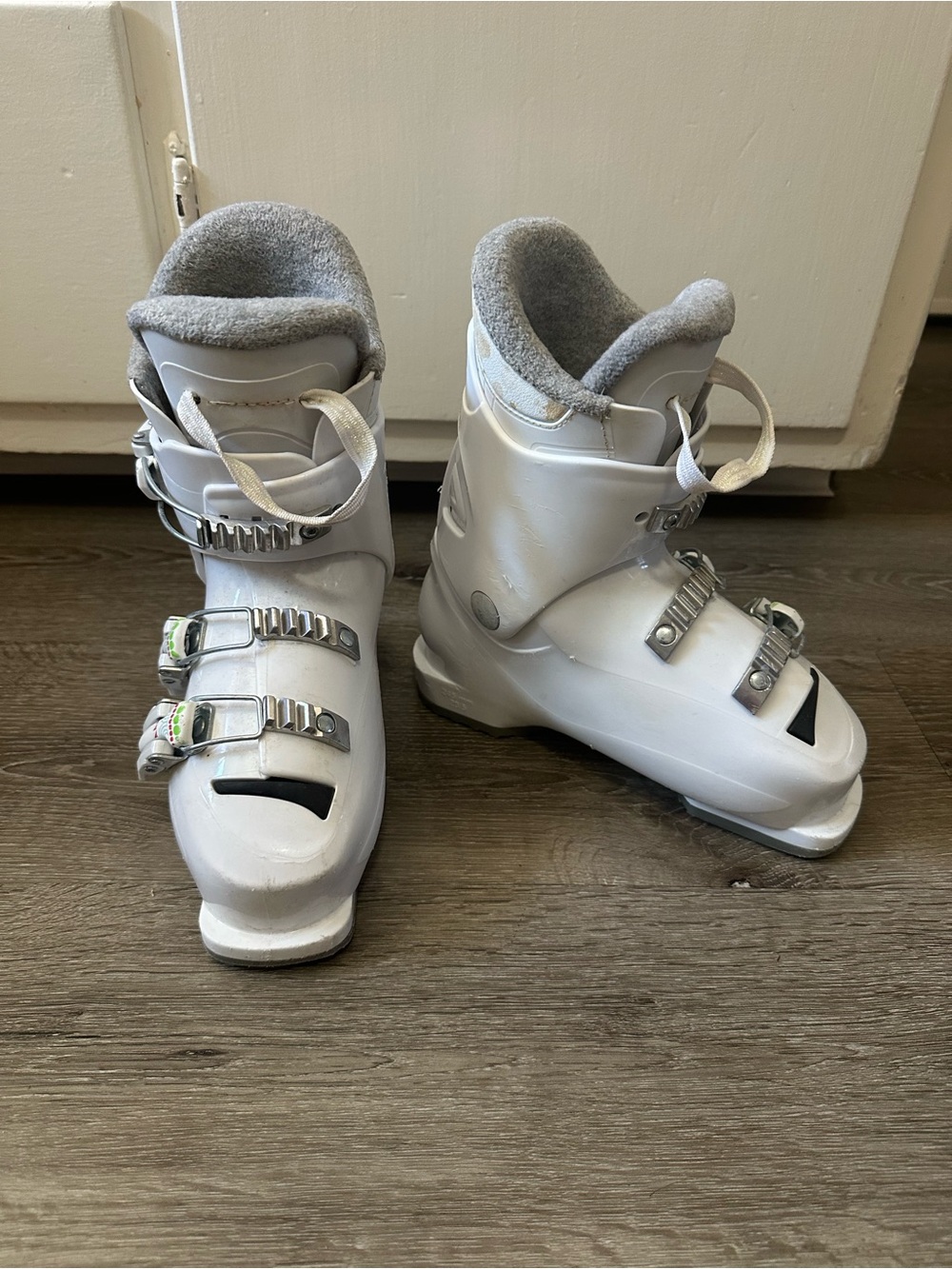 Rossignol Kids White Ski Boots with Gray Liner